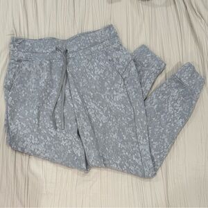 Lululemon Athletica Light Gray Patterned Joggers